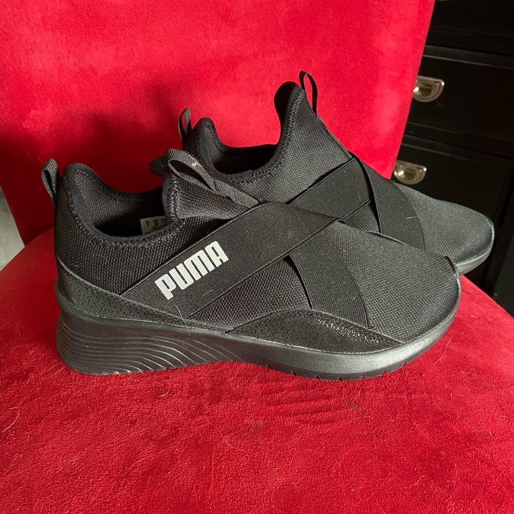 BRAND NEW NEVER WORN PUMA